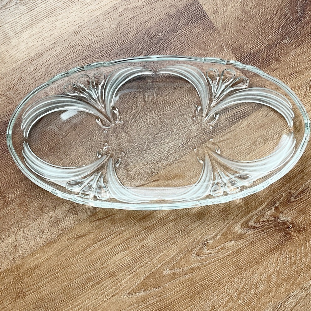 Mikasa Tulip Pattern Oval Platter Canape Server Heavy Glass Scalloped Rim Vtg